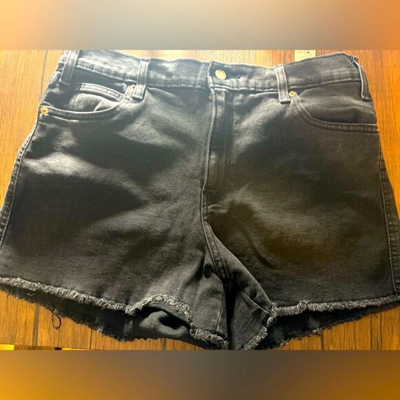 Levi Signature - Picture 1 of 3